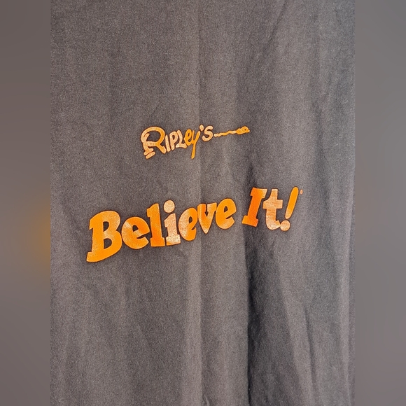Rare RIPLEYS BELIEVE IT OR NOT TIME SQUARE BROWN SHIRT VINTAGE SZ M GILDAN TEE - Picture 3 of 6